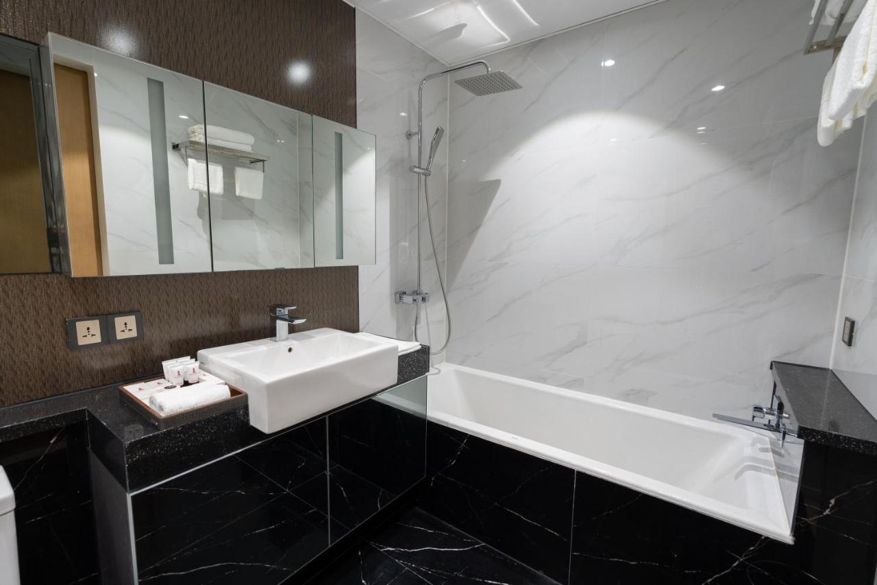 One Euphoria Luxe Hotel Ángeles Extérieur photo