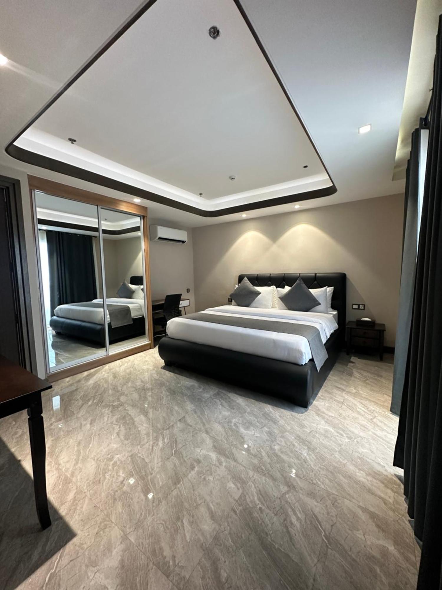 One Euphoria Luxe Hotel Ángeles Extérieur photo